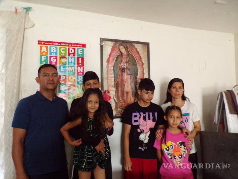 $!Faby, madre de cuatro, sobrevive gracias a su pequeño negocio mientras busca reunir fondos para operarse.