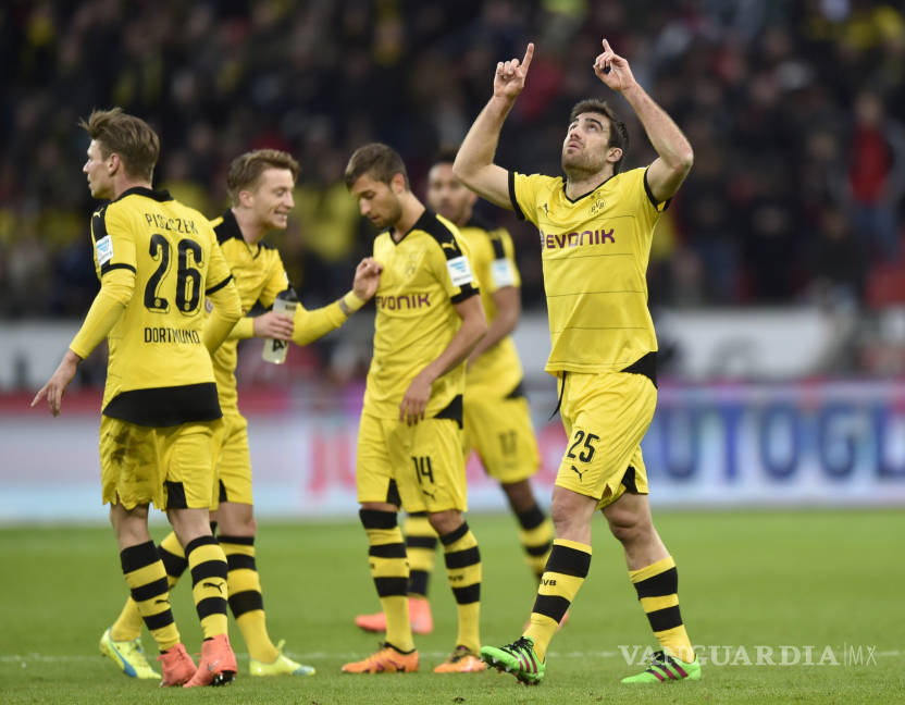 $!Bayer Leverkusen cae ante el Borussia Dortmund; 'Chicharito' jugó todo el partido