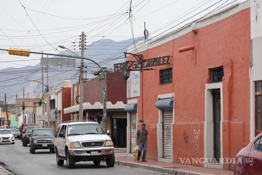 $!La calle de Manuel Pérez Treviño en el pleno Centro Histórico de Saltillo, aún conserva ciertos elementos que dan vestigio de lo que fue su pasado.