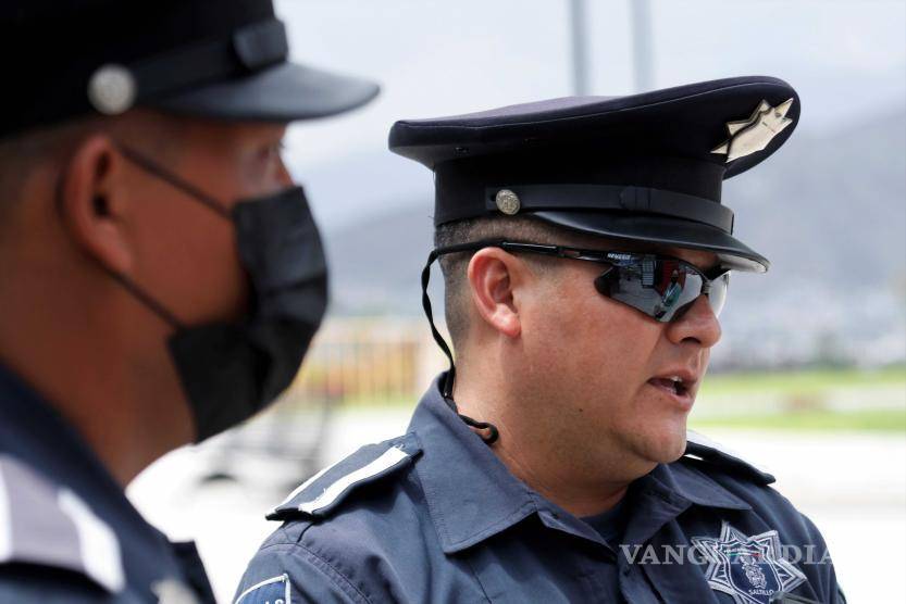 $!El elemento Marco Villanueva García, fue el encargado de revisar los signos vitales del menor que se encontraban aparentemente restablecidos.