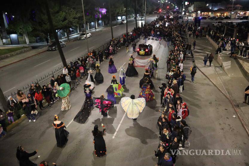 $!Miles disfrutan del desfile ‘Xantolum’ en su nuevo recorrido por calles de Saltillo