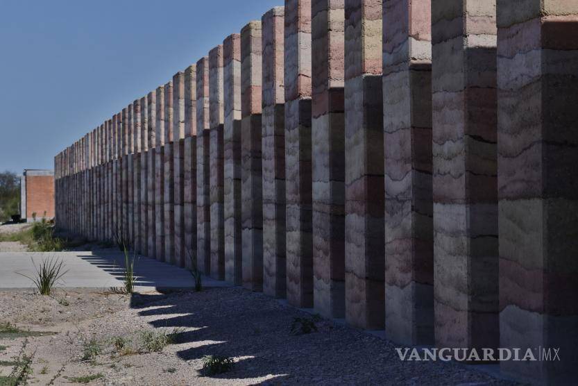 $!El monumento se ubica frente al campamento donde las viudas exigieron justicia durante años.