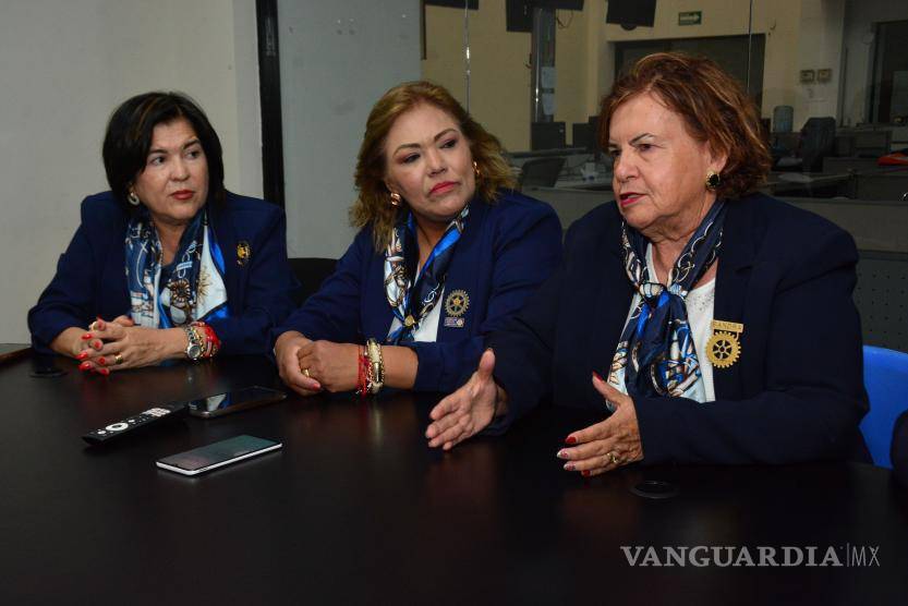 $!Integrantes del Club Rotario Saltillo Empresarial invitaron a la ciudadanía a participar en la conferencia del padre Ángel Espinosa de los Monteros.
