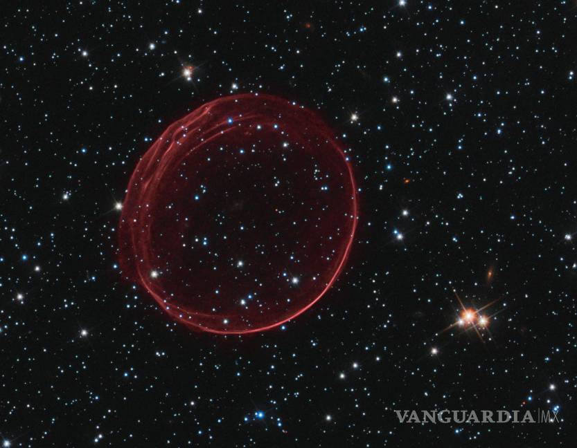 $!Una burbuja conocida como SNR 0509-67.5, el remanente visible de una explosión estelar en la Gran Nube de Magallanes, a unos 160,000 años luz de la Tierra.