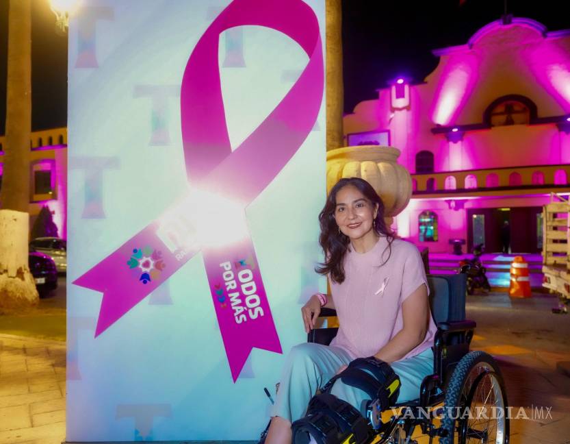 $!Ramos Arizpe se ilumina de rosa en la lucha contra el cáncer de mama