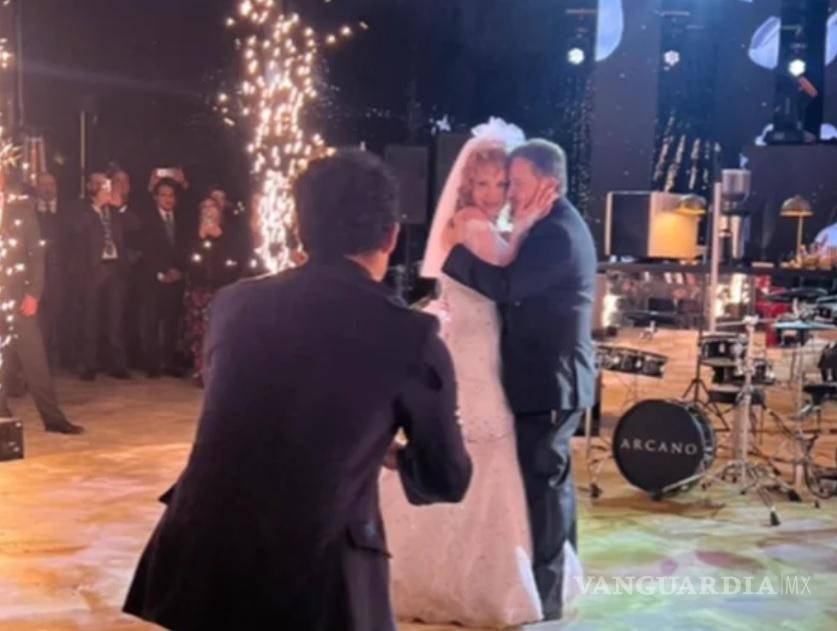 $!Los novios lucieron felices en la celebración de su matrimonio. (FOTO: INTERNET)