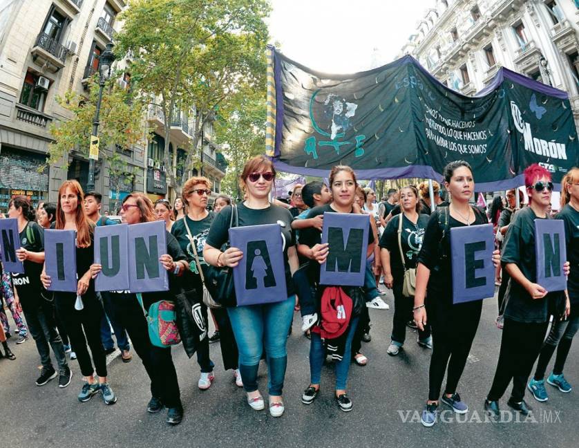 $!Mujeres latinas toman las calles para protestar contra inequidad y violencia