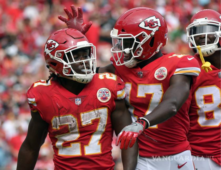 $!El corredor estelar de los favoritos para el Super Bowl, Chiefs de Kansas City, está envuelto en una violenta agresión