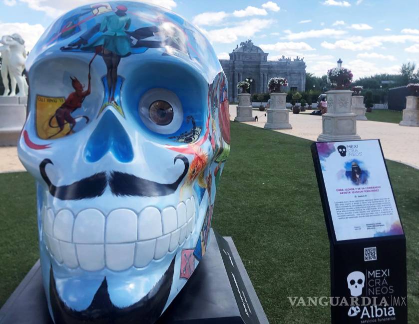 $!Esta muestra, que surgió en 2017 como una propuesta cultural de la empresa de servicios funerarios J. García López, en México, exhibe 19 cráneos monumentales.