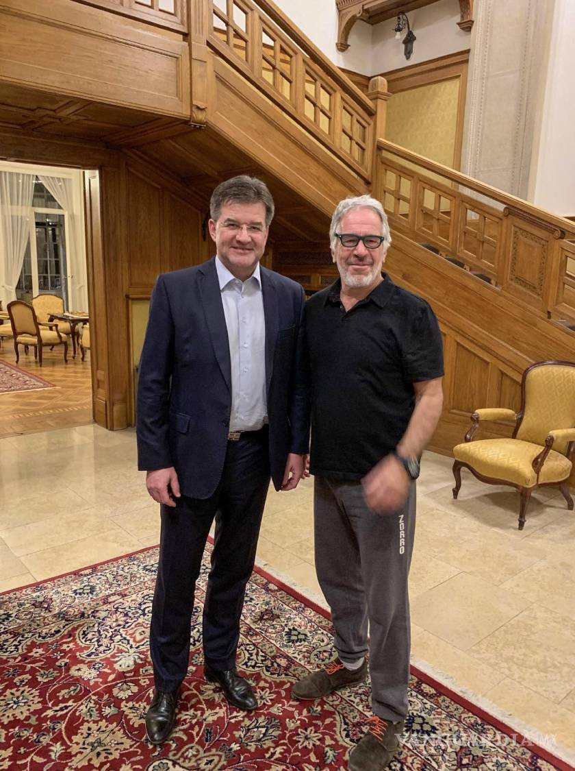 $!Jeffrey Epstein con Miroslav Lajcak, quien renunció como asesor de seguridad nacional del primer ministro eslovaco, Robert Fico.