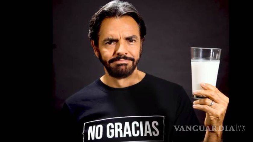 Critican a Eugenio Derbez por campaña contra leche de vaca