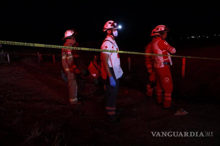 $!Elementos de la Cruz Roja atendieron a los dos lesionados y los trasladaron a la clínica 2 del IMSS.