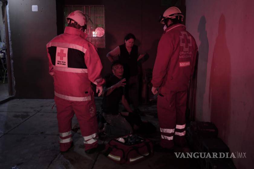 $!La madre del hombre dijo que estuvieron tomando bebidas embriagantes, y la joven al salir a la cochera se cayó y se golpeó en la cabeza.