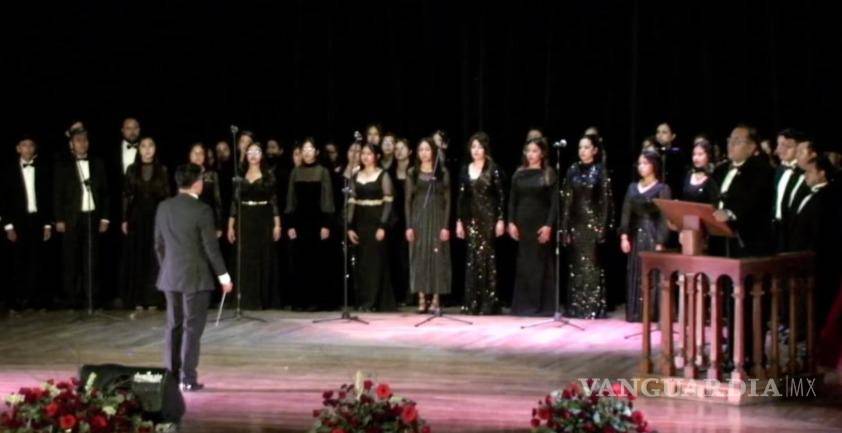 $!Coros de la iglesia realizaron el concierto “Voces de Luz” en Saltillo, con alusiones a la divinidad de su líder.