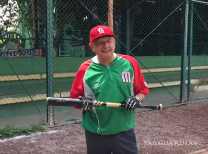 $!¡A lo profundo, díganle que no a esa pelota! AMLO se escapa un ratito para jugar beisbol