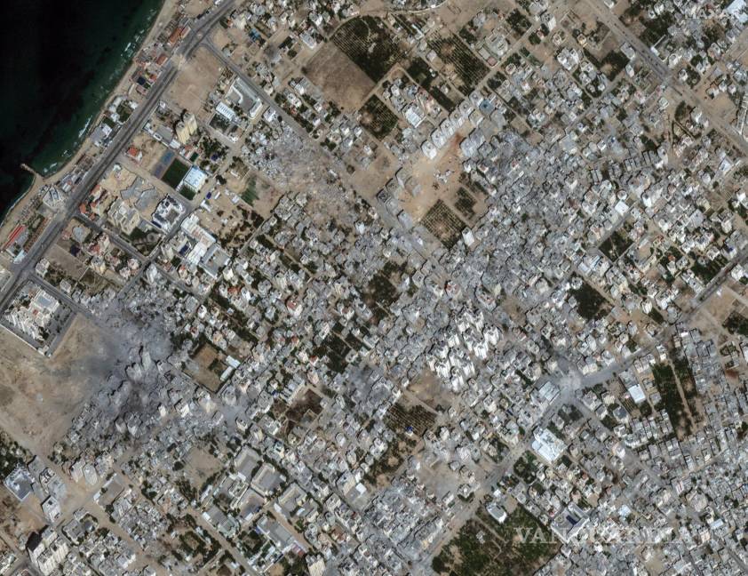 $!Edificios y estructuras tras los ataques aéreos israelíes en el vecindario de Al Karameh, en el norte de la Franja de Gaza, el 21 de octubre de 2023.