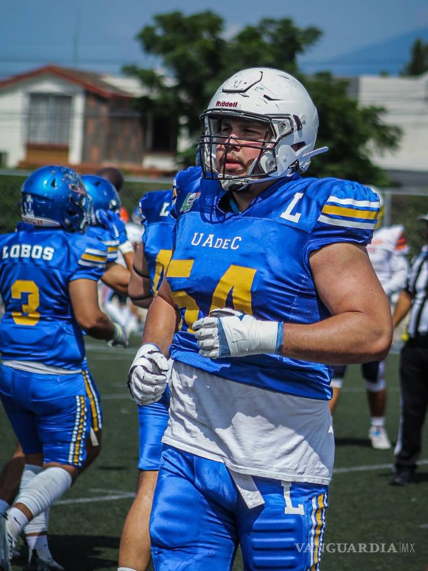 $!El liniero ofensivo se formó deportivamente con los Lobos de la Universidad Autónoma de Coahuila.