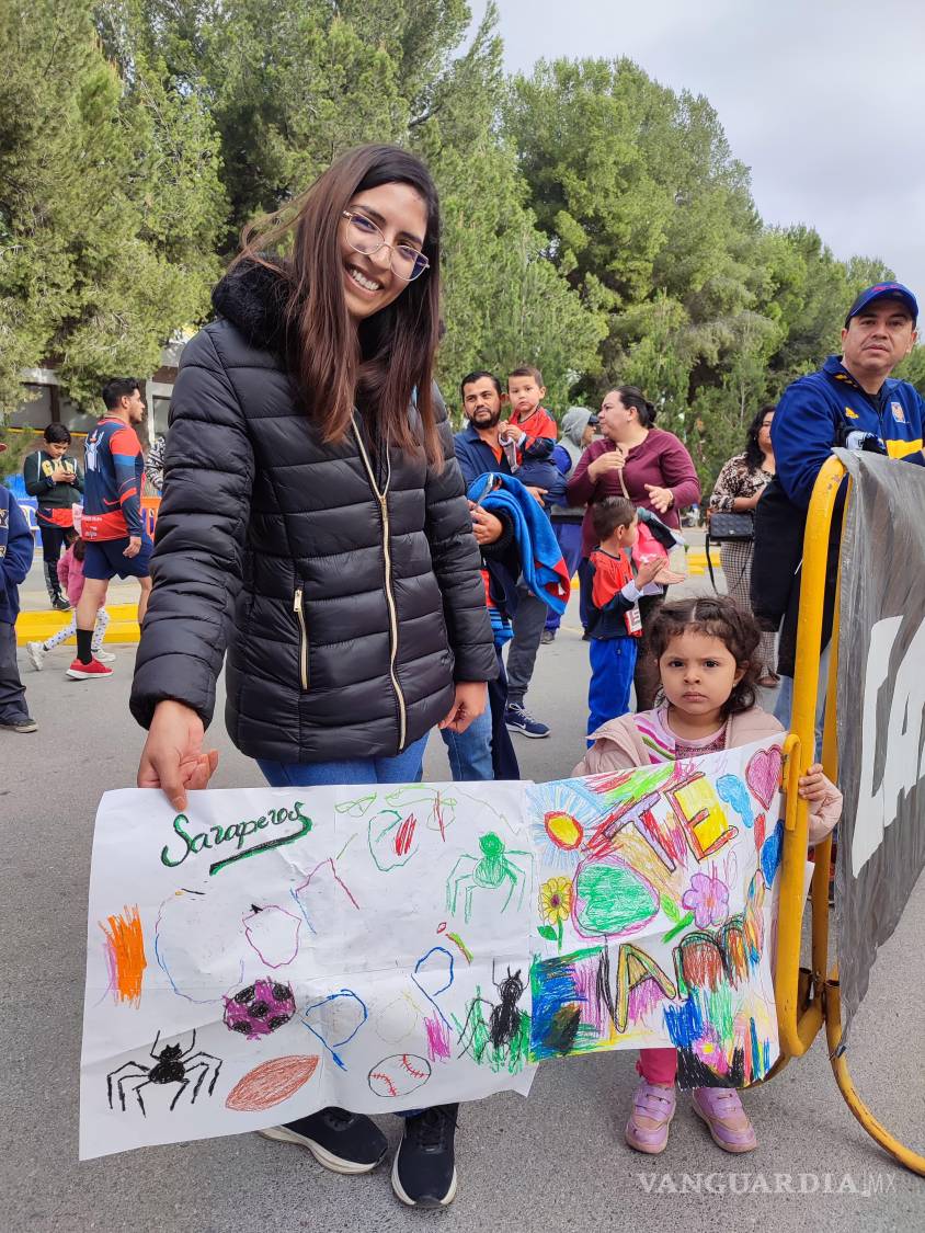 $!Padres e hijos disfrutan juntos de la 1K infantil, una de las pruebas más esperadas de la jornada.