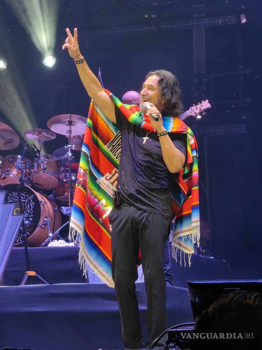 $!El cierre del concierto tuvo un toque muy saltillense.