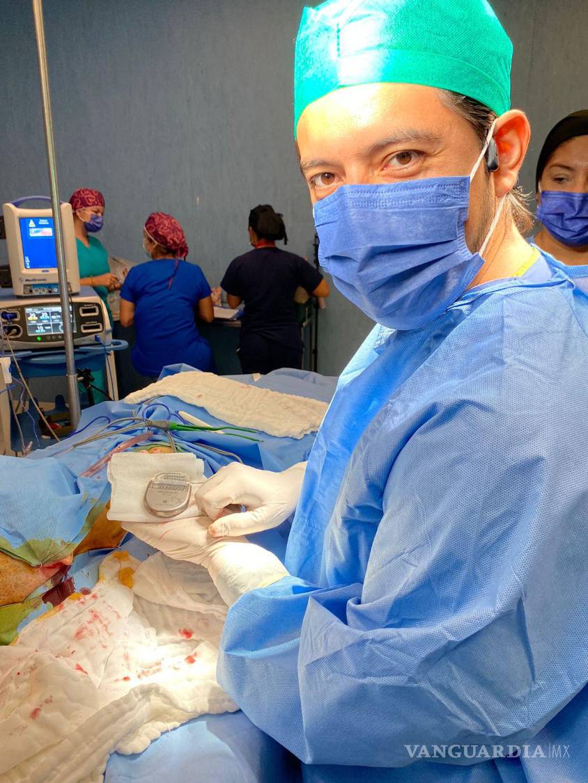 $!El dispositivo que se instala al paciente, permite regular su motricidad.