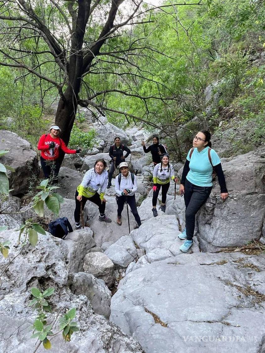 $!Gracias al senderismo, las Colladitas no solo han hecho vínculo con la naturaleza, sino entre las mujeres.