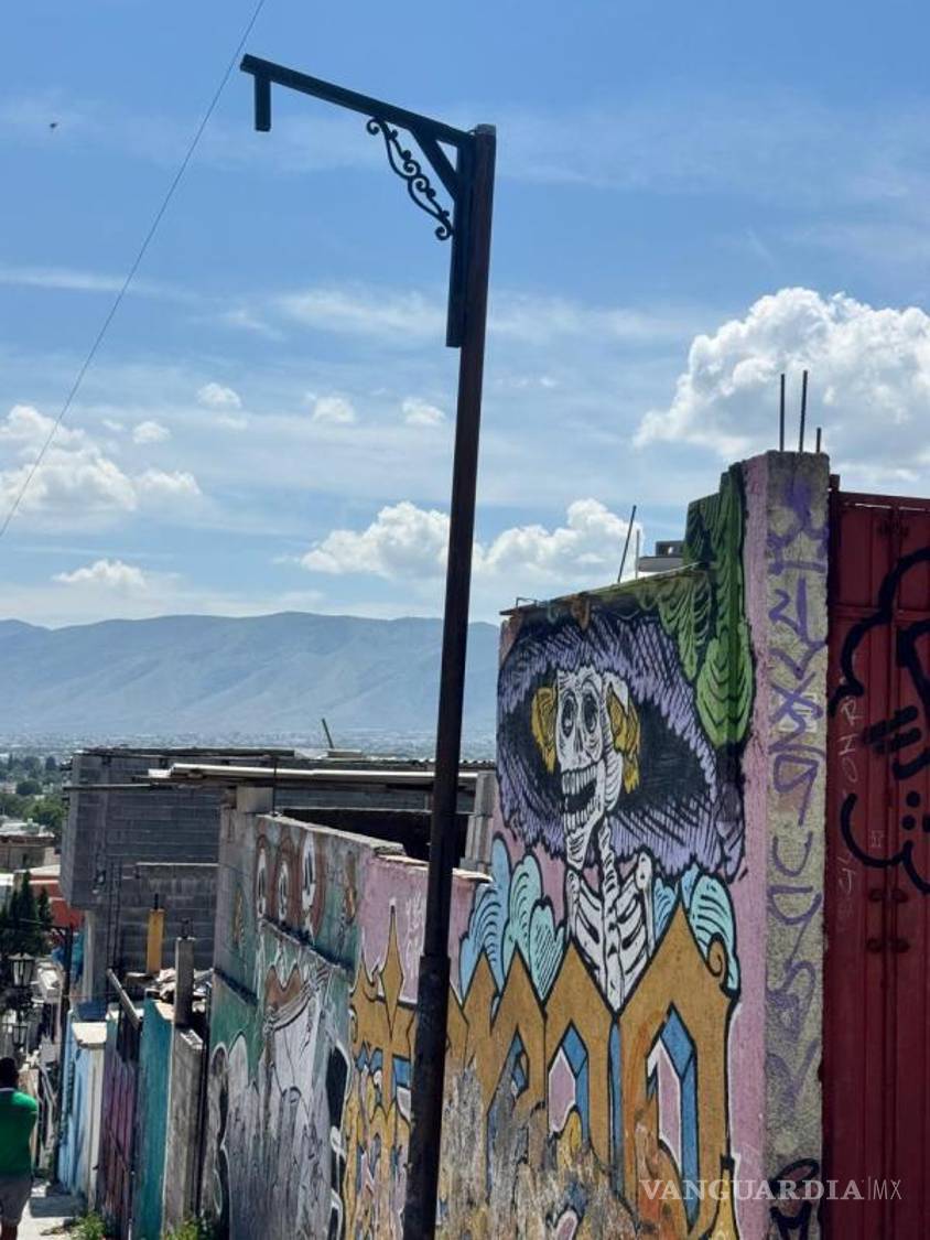 $!Durante la caminata se compartieron historias y experiencias vinculadas con distintos espacios de Saltillo.