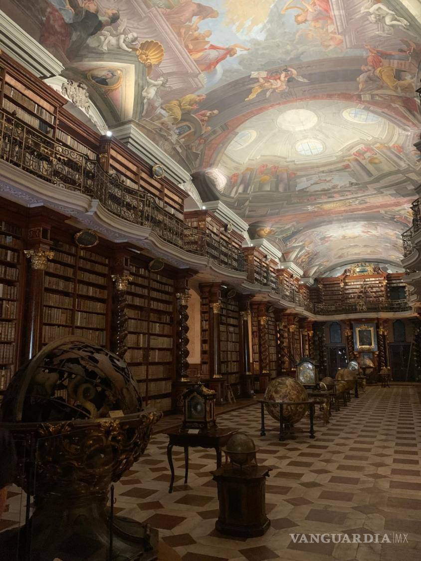 $!La Biblioteca Barroca, dentro del Clementinum en Praga.