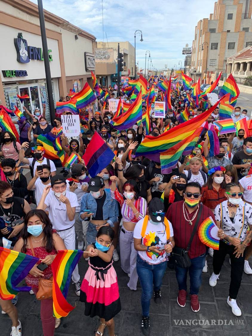 $!Los colores del arcoíris vuelven a pintar a Saltillo con marcha LGBT