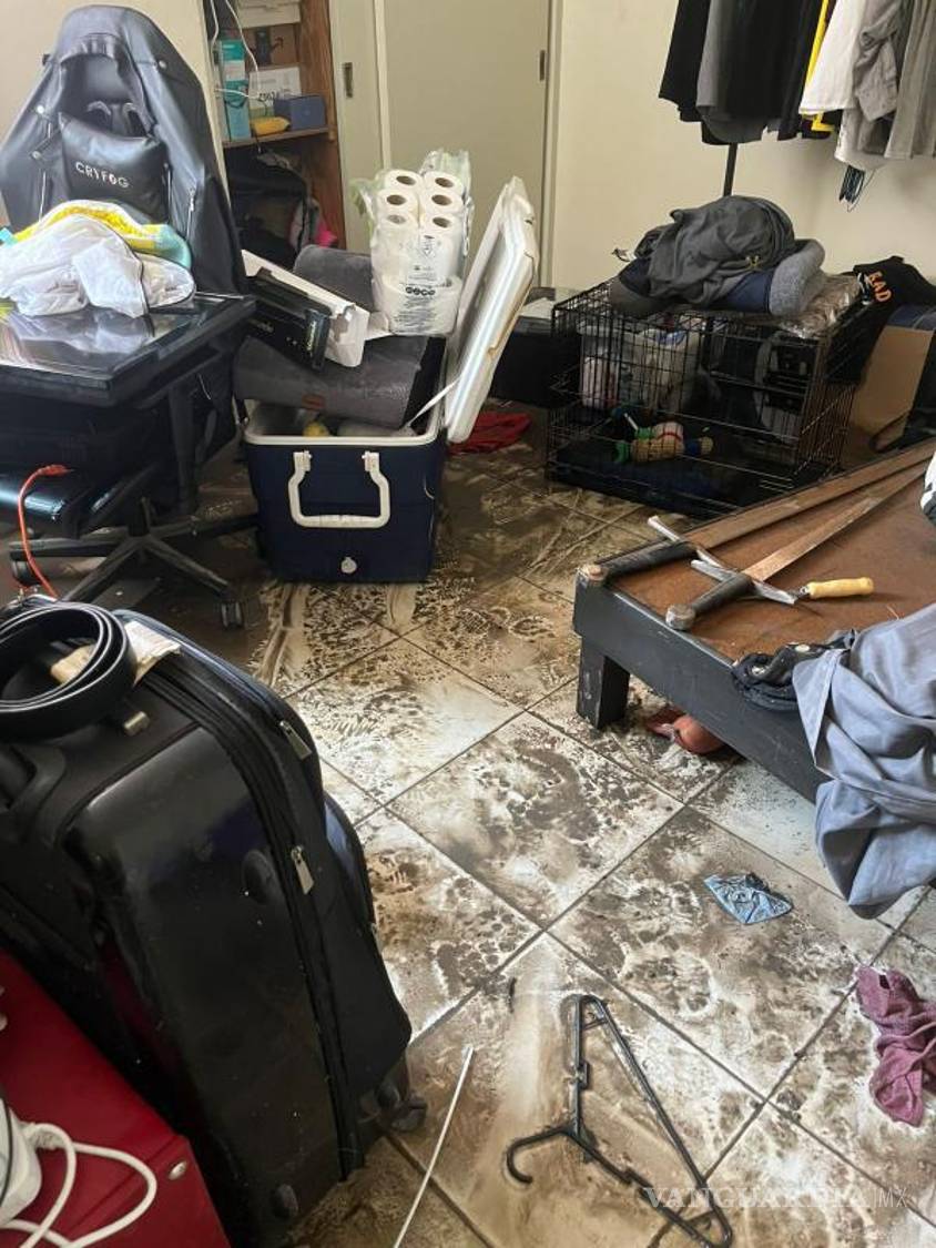 $!La familia perdió todo, luego de que el agua ingresara a la vivienda por los resumideros.