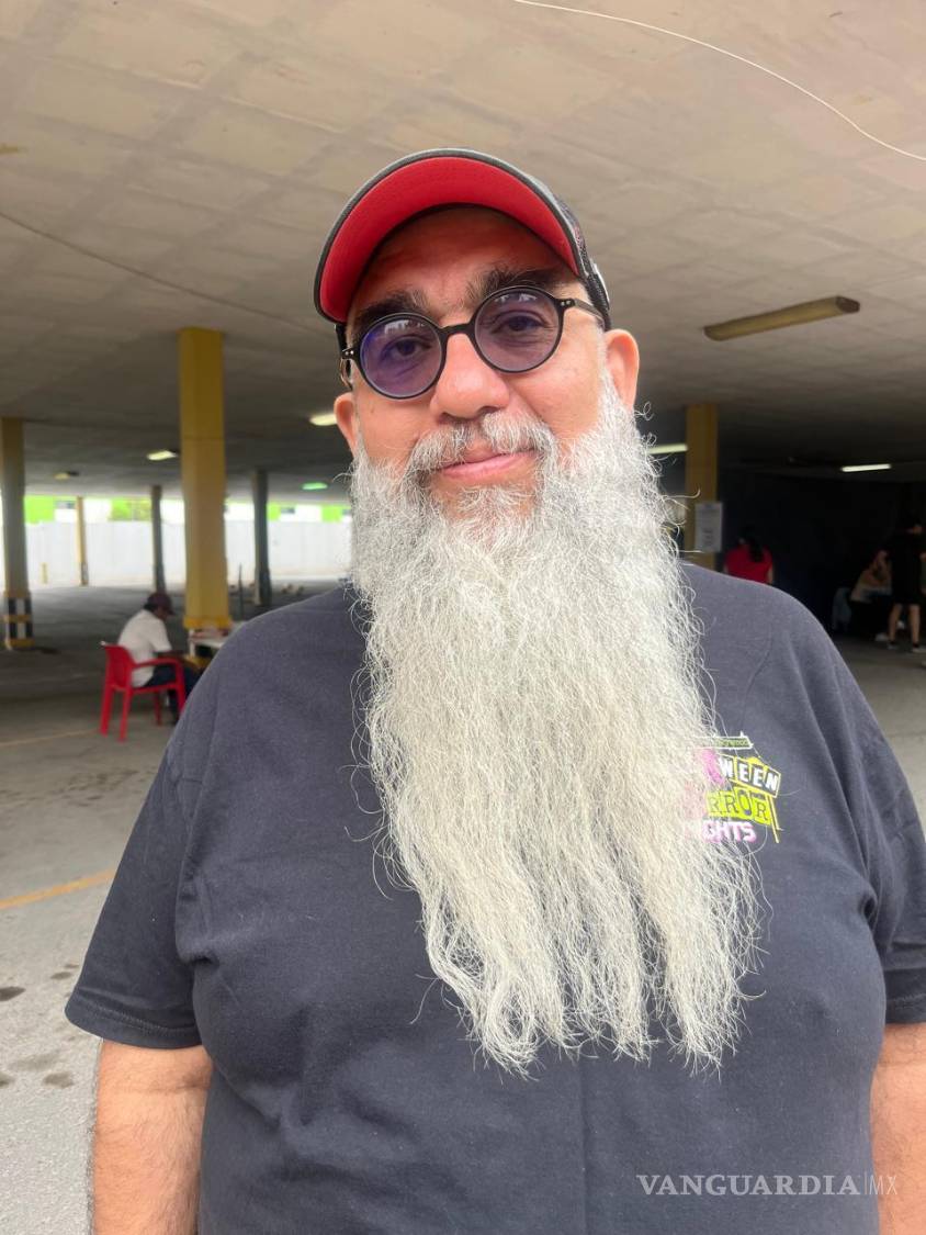 $!Rubén Otero Garza acudió a votar en el Liceo Freinet y destacó que la seguridad y tranquilidad que se vive en Coahuila son fundamentales para el desarrollo de las familias.
