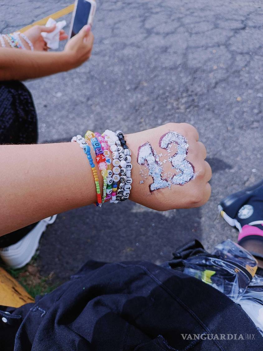 $!Escuché cada disco e hice una lista, canción por canción, a mano, de cada una de las frases que quería en una pulsera.