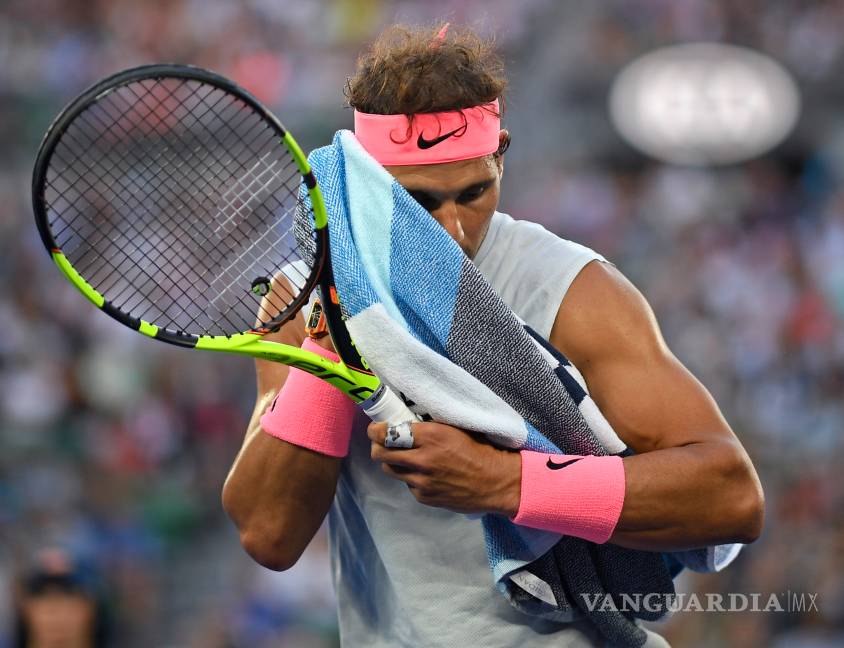 Nadal abandona el Abierto de Australia por lesión