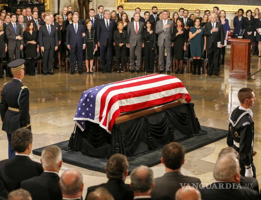 $!El Capitolio de EU abraza los restos del expresidente de EU George H. W. Bush (Fotogalería)
