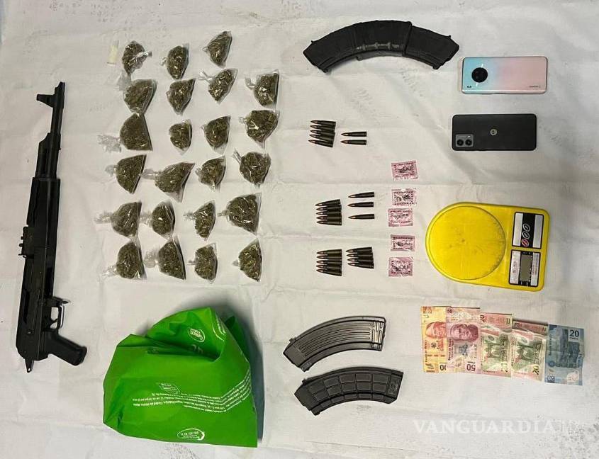 Tras persecución, detienen a tres mujeres con droga y un arma larga en Nuevo León