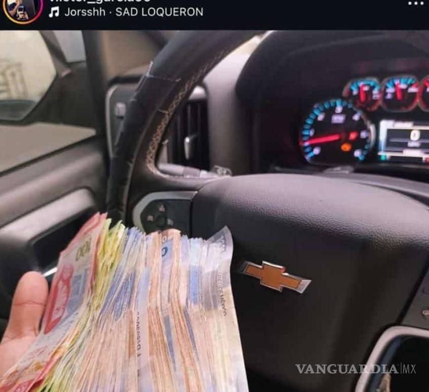 $!En sus redes sociales exhibe grandes cantitades de dinero.