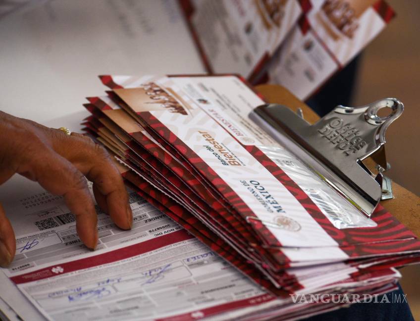 $!La Secretaría del Bienestar entregó tarjetas de la Pensión del Bienestar de las Perdonas Adultas Mayores en Toluca.