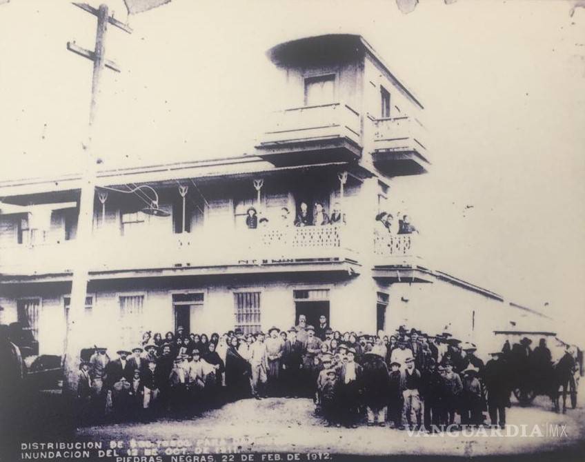 $!Derrumbarán edificio histórico construido en 1875 en Piedras Negras; está a punto de colapsar
