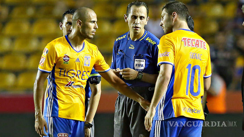 $!Luis Enrique Santander fue amenazado de muerte por no pitar el penal contra Chivas en la final