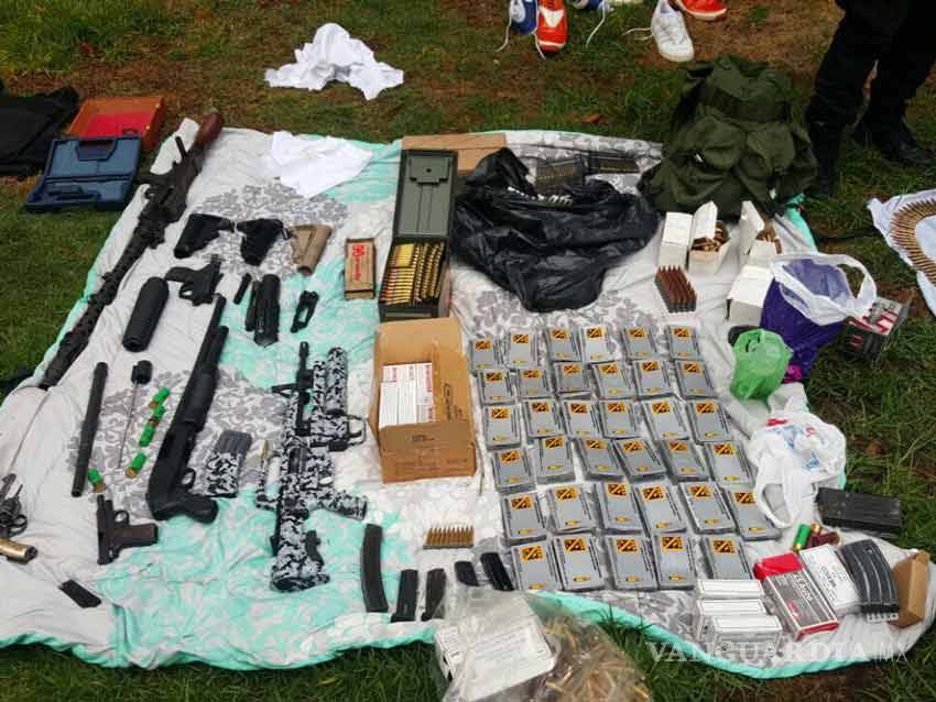 $!Detienen en CDMX a hombre con arsenal bélico