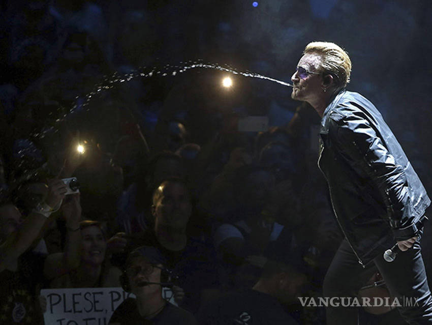 $!Bono, de U2, se disculpa por casos de acoso en su ONG One