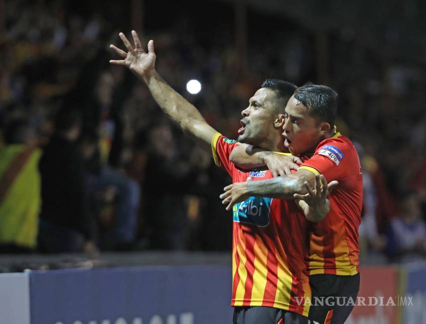 $!La cara del 'Tuca' con el 'Nahuelazo' en Costa Rica, Herediano empató a Tigres de último minuto