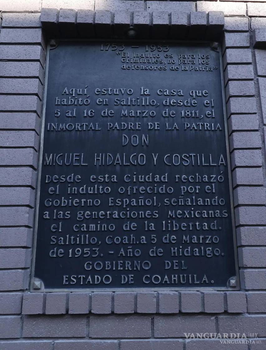 $!Aquí la placa que dejó constancia del cura Hidalgo y de su paso por Saltillo.