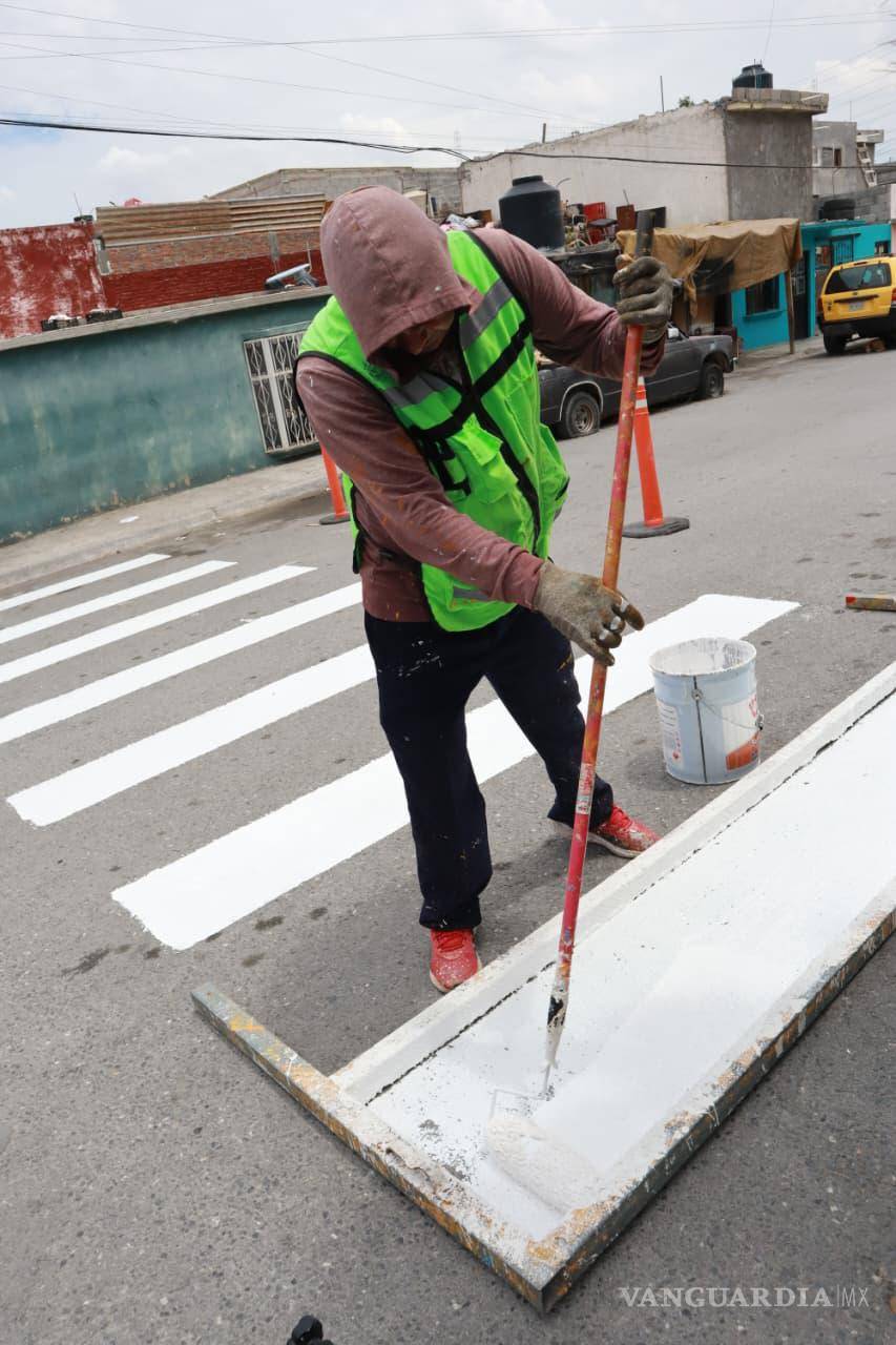 $!El programa “Colonias al 100” habilitó pasos peatonales en Valle de San Antonio, promoviendo mayor seguridad vial y facilitando el acceso al Centro Comunitario del sector.