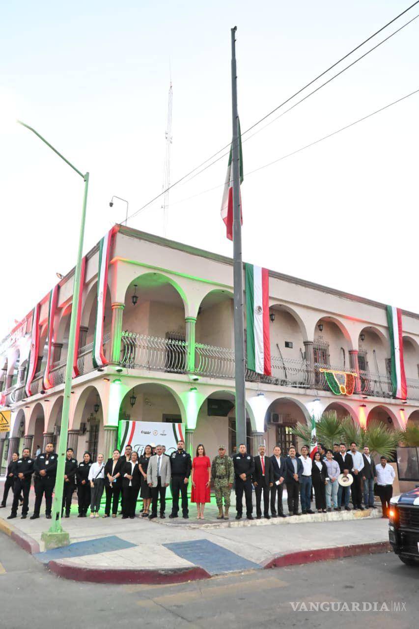 $!También se realizó una guardia de honor y una ofrenda floral ante el busto de Miguel Hidalgo.