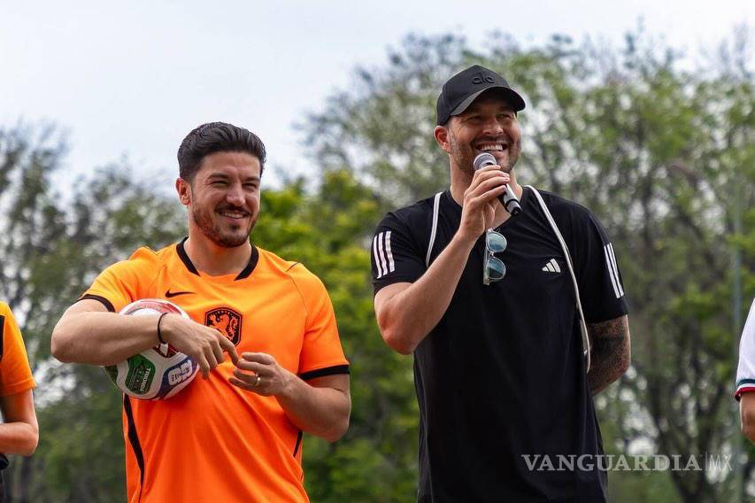 $!En el marco de la emoción del Mundial 2026, el gobernador de Nuevo León, Samuel García, jugó una cascarita con André-Pierre Gignac, leyenda de los Tigres de la UANL.