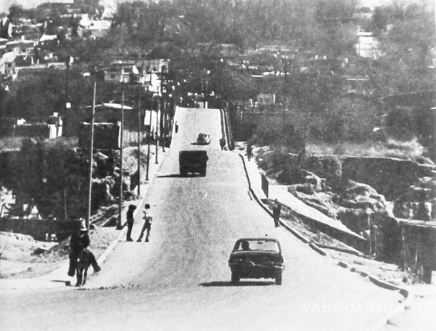 $!Allá por los años 1970 y los puentes que unieron la Colonia Guayulera con la calle Mixcoac.