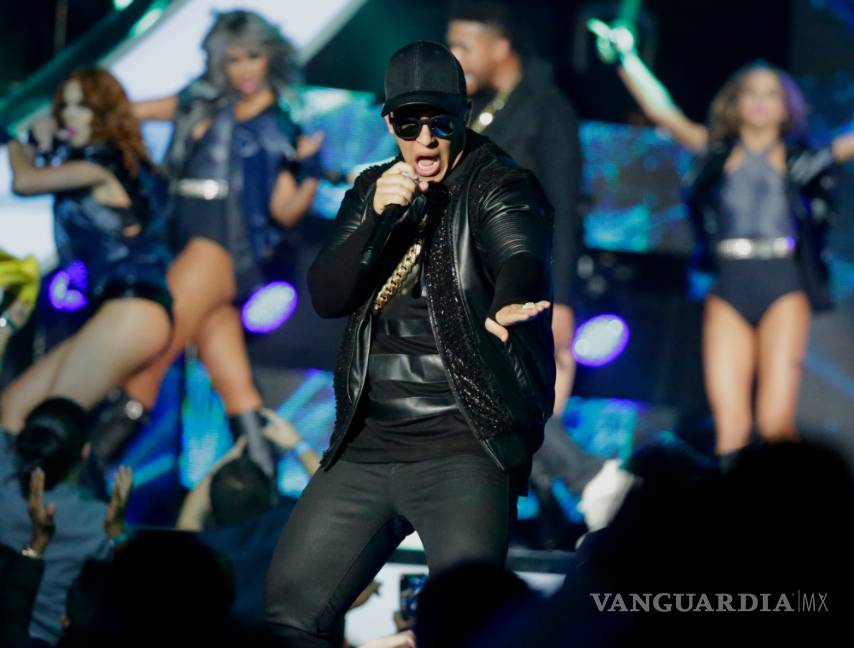 Fans de Daddy Yankee llenan 4 camiones con donativos