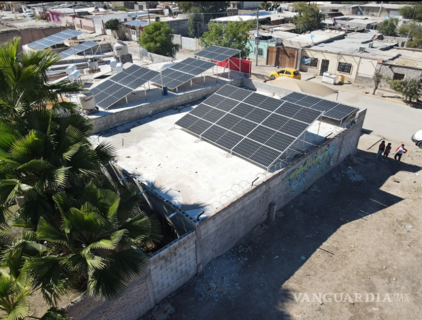 $!Vista aérea de un fraccionamiento con techos equipados con paneles solares.