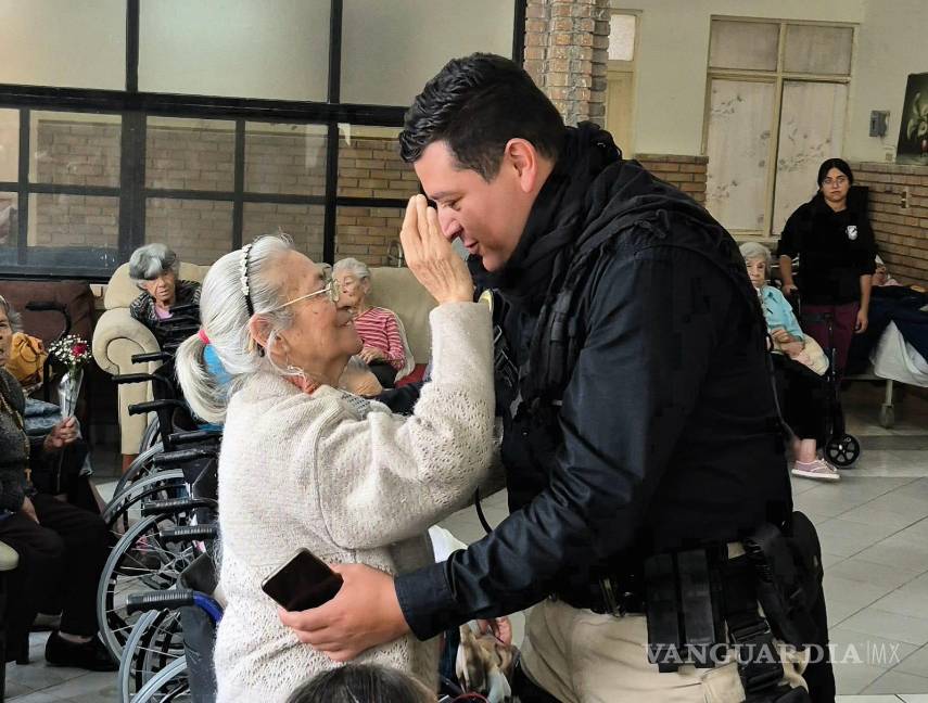 $!En coordinación con SEDENA y Guardia Nacional, la Comisaría de Seguridad llevó música y alimentos a residentes de casas hogar en Saltillo.