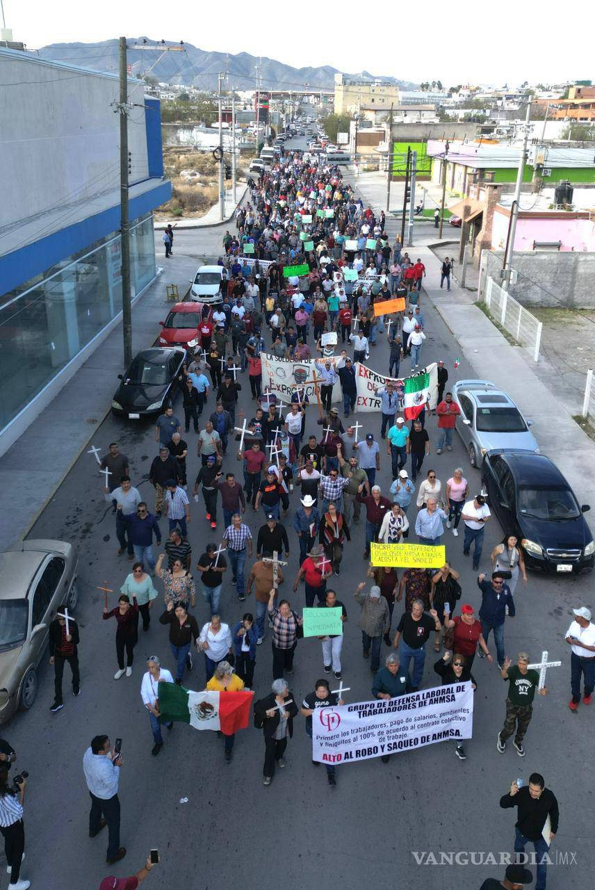 $!Esperanza Esmeralda Solís Flores, ex trabajadora de AHMSA, alza la voz pidiendo el cumplimiento de los acuerdos laborales.
